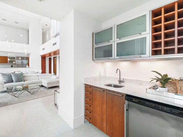 Luxury South Beach Vacation Rental- Ocean View Condo with 3 Pools & Spa
